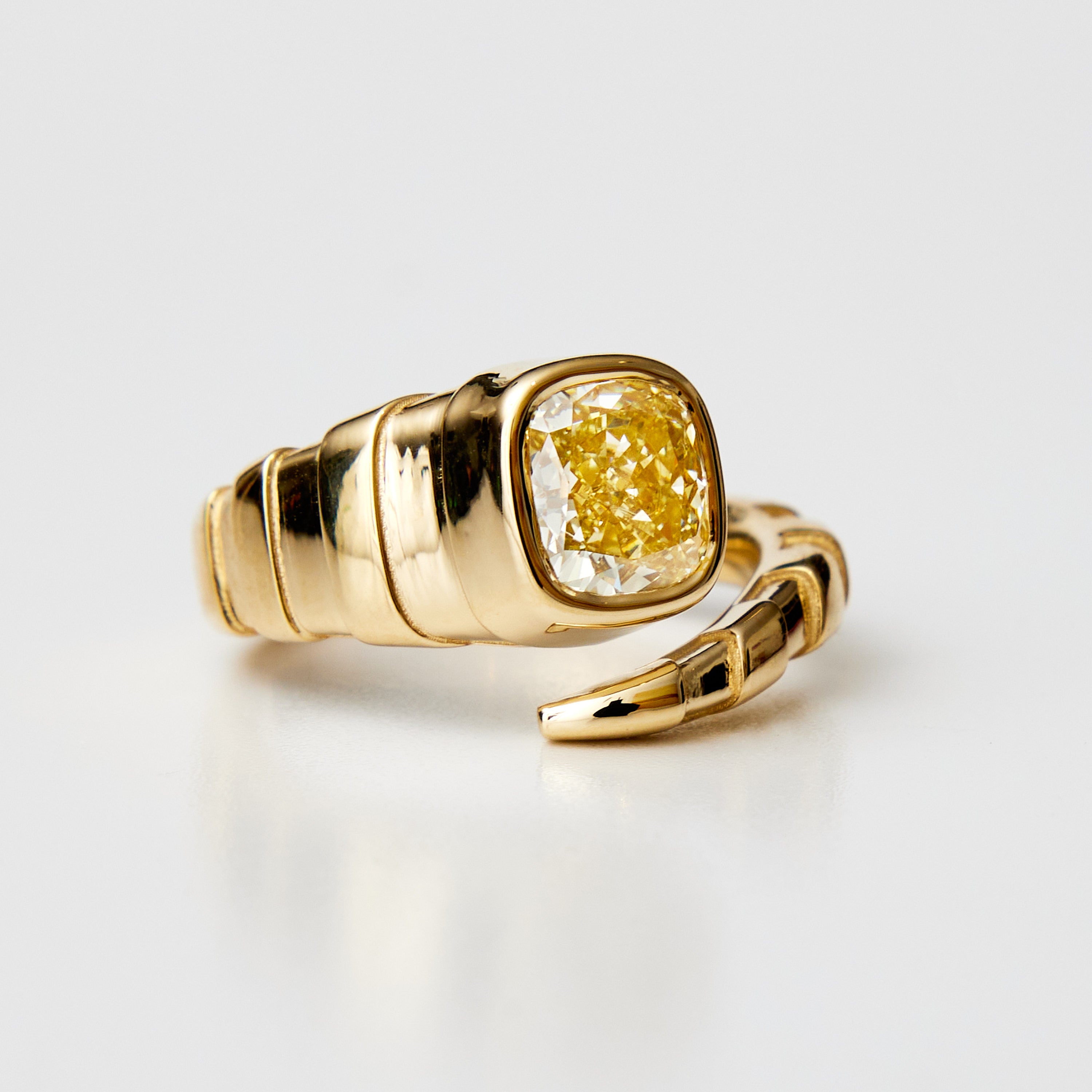 Contoured Serpent Cushion Pinky Ring