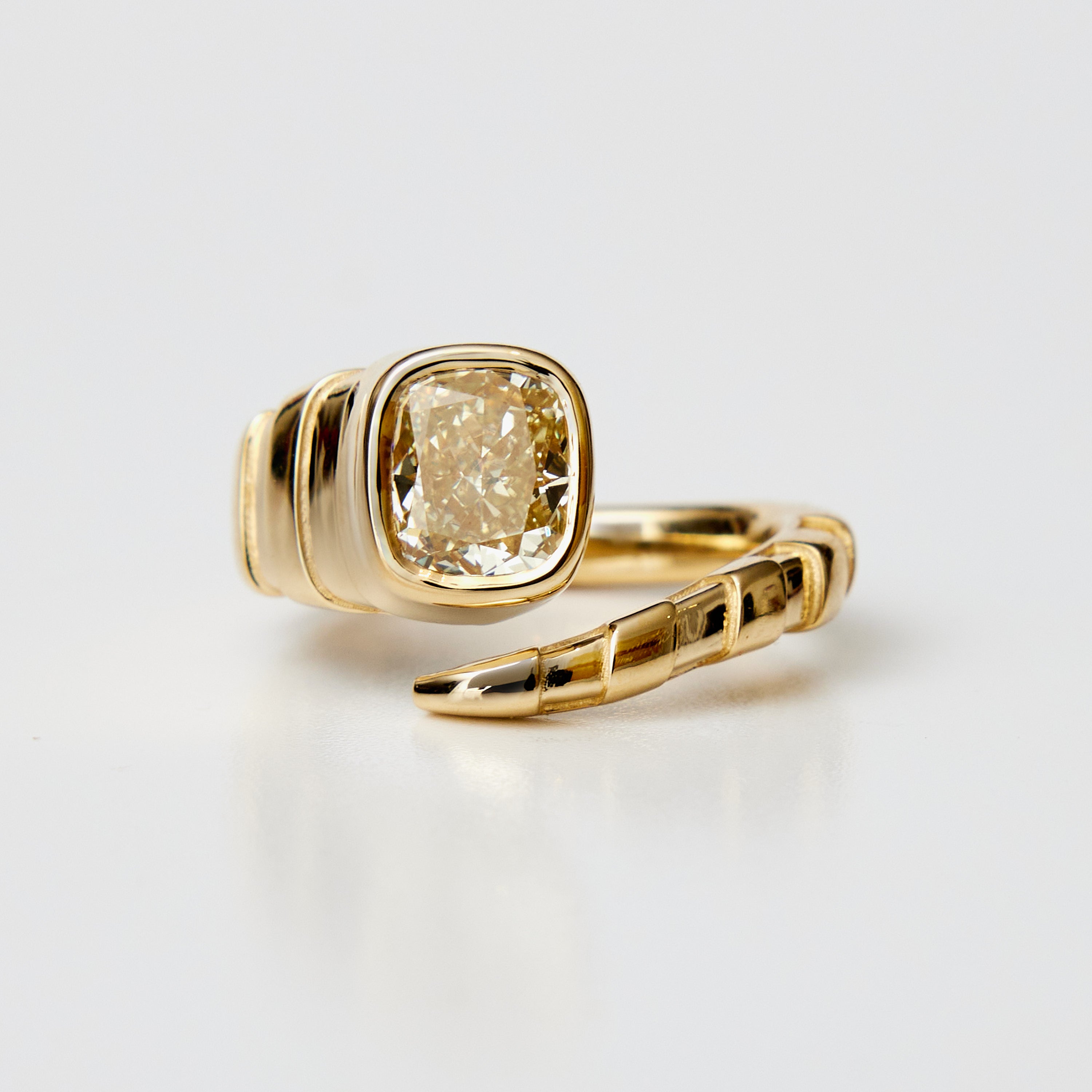 Contoured Serpent Cushion Pinky Ring