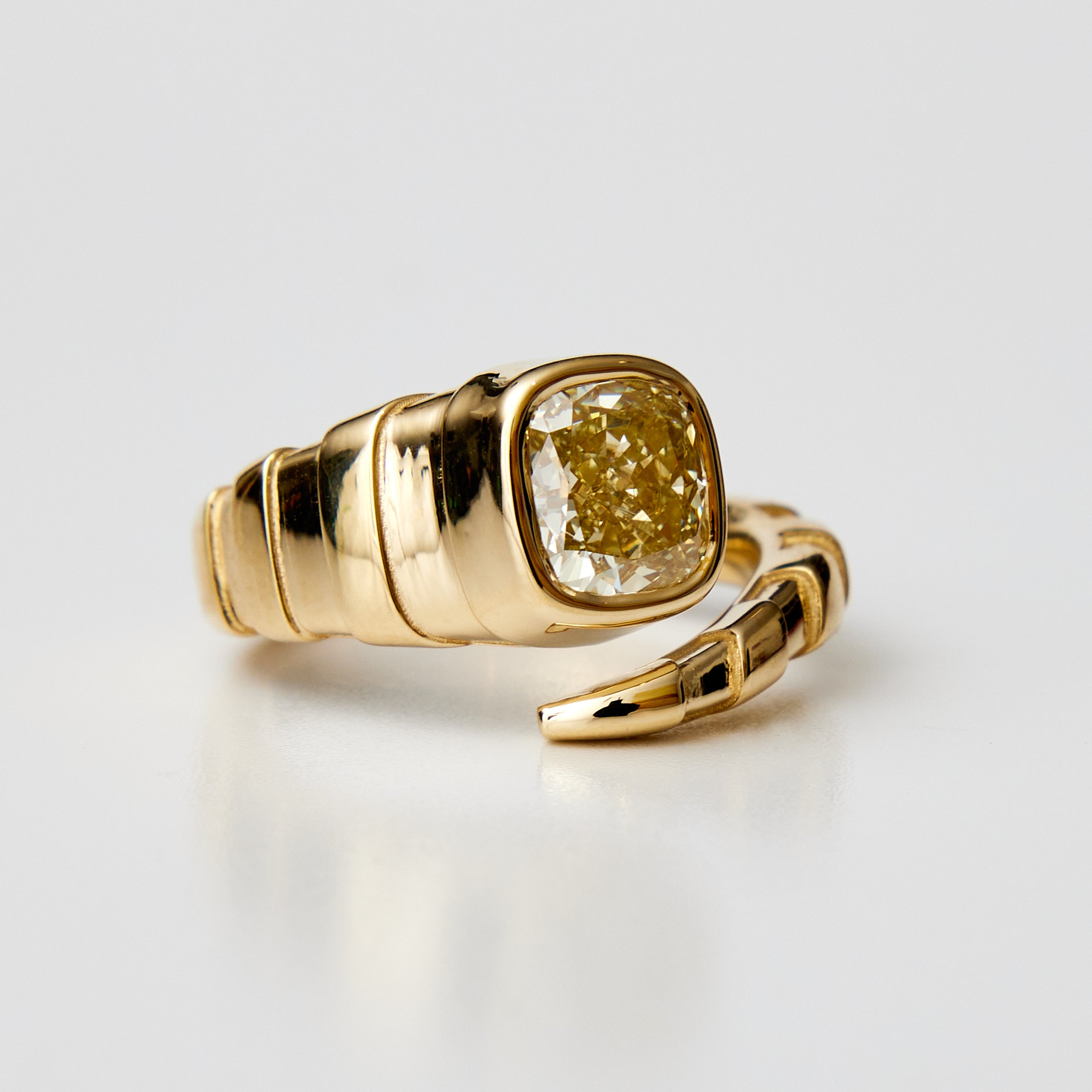 Contoured Serpent Cushion Pinky Ring