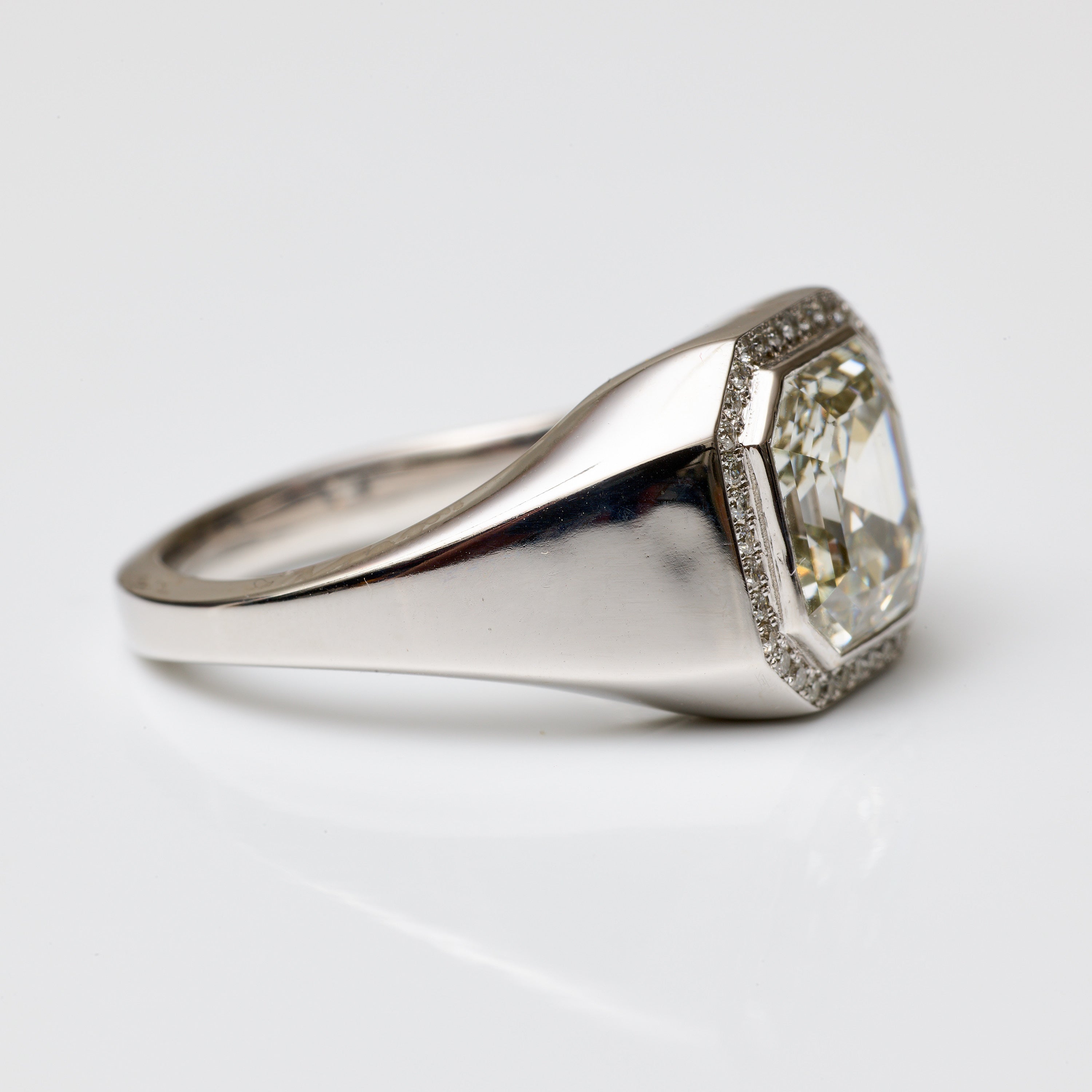 Asscher Lab Diamond Mini-Halo Setting