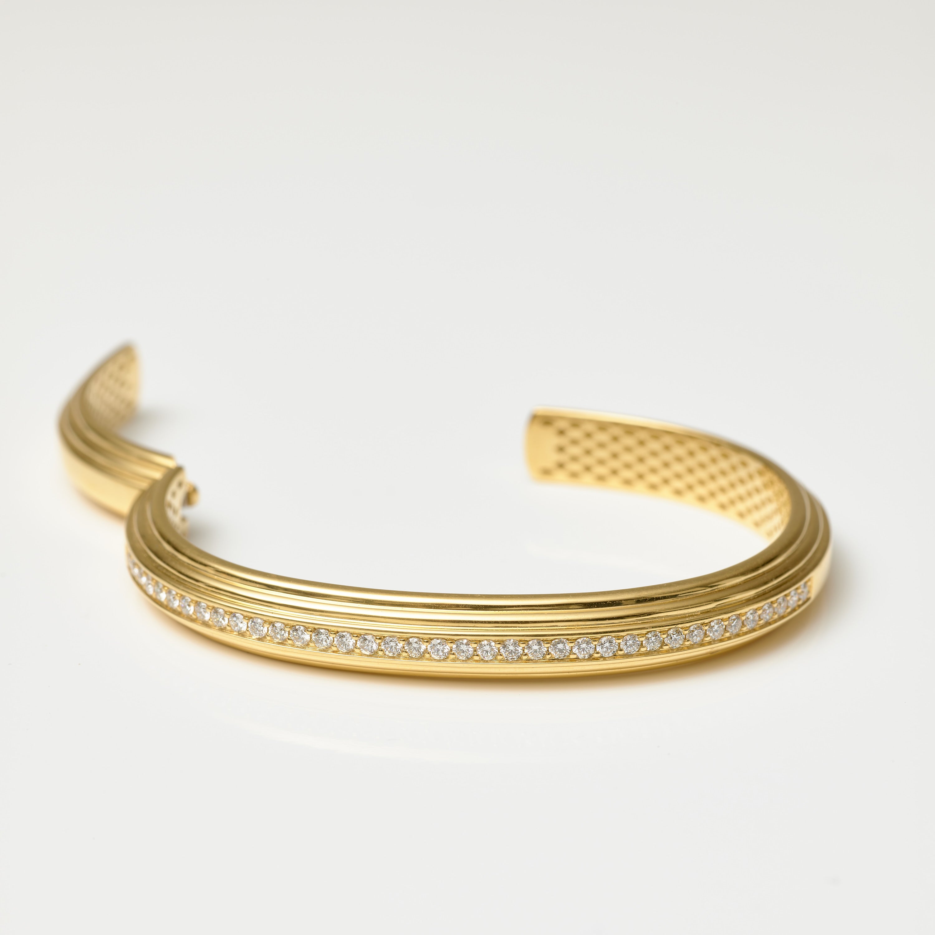 Retro-Fluted Diamond Bangle