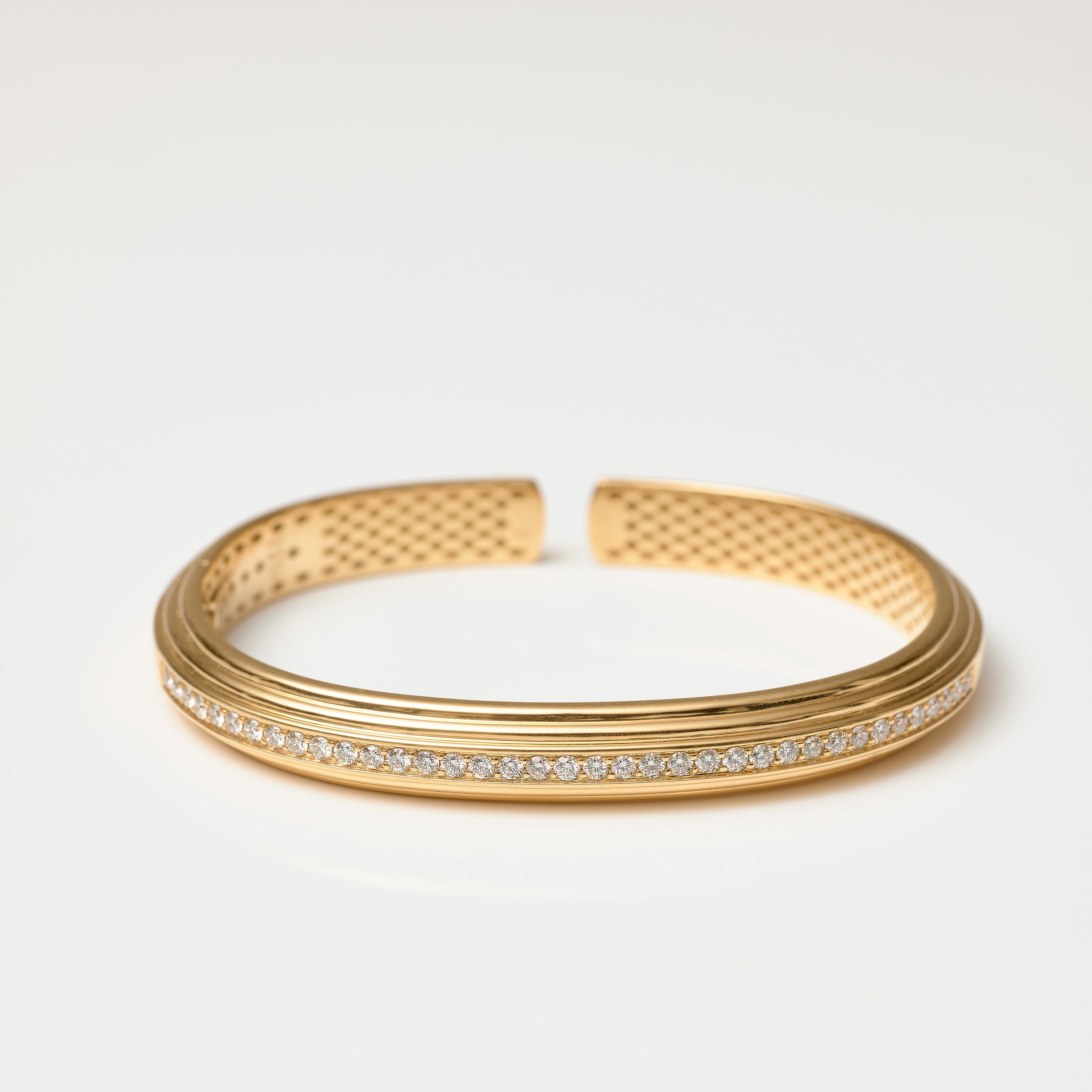 Retro-Fluted Diamond Bangle