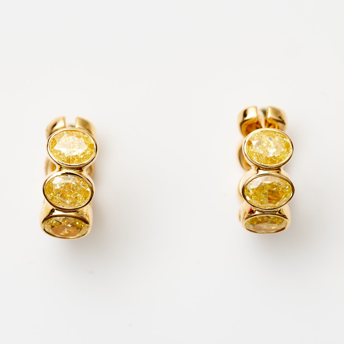 Stacked Yellow Diamond Oval Huggies