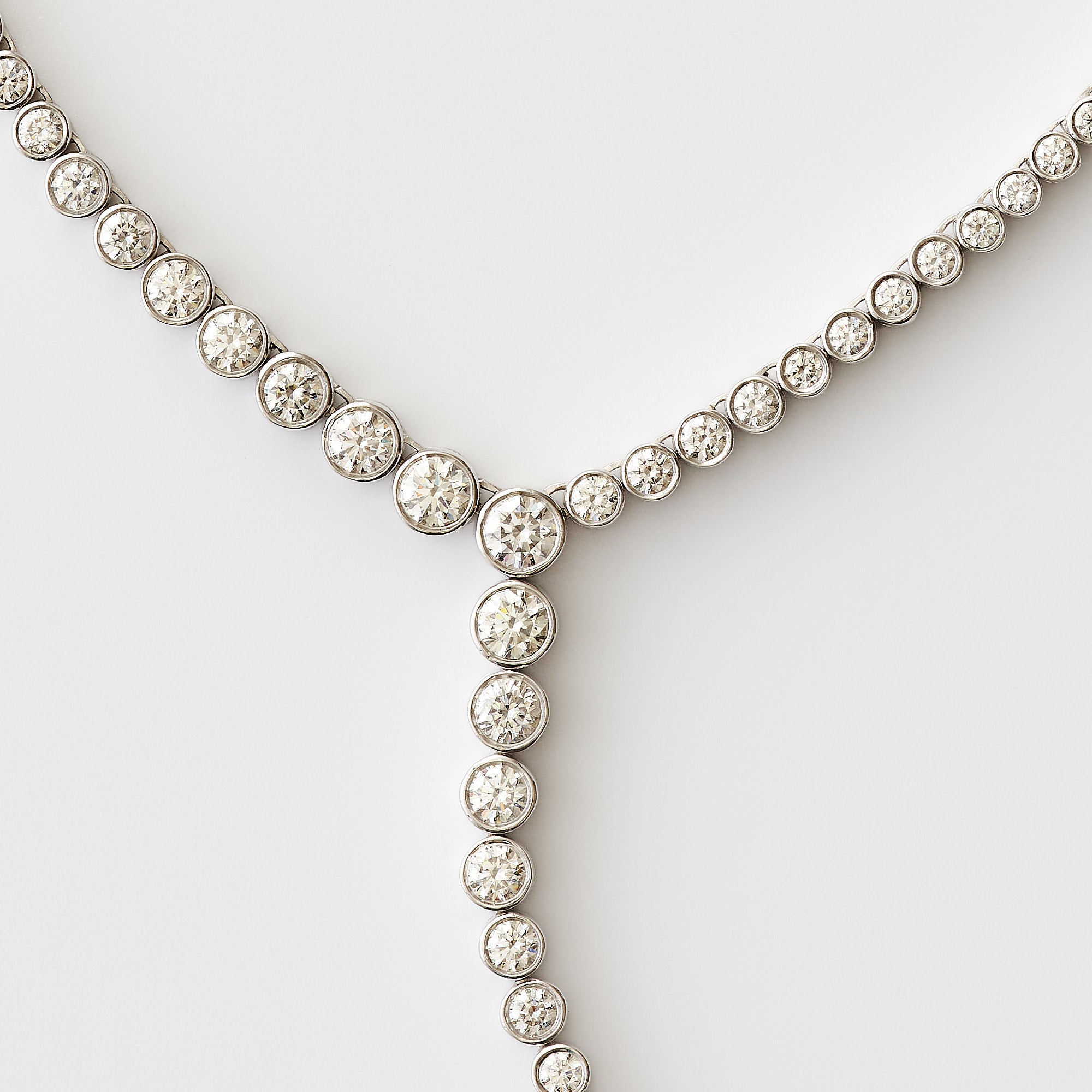 Graduated Bezel Diamond Lariat