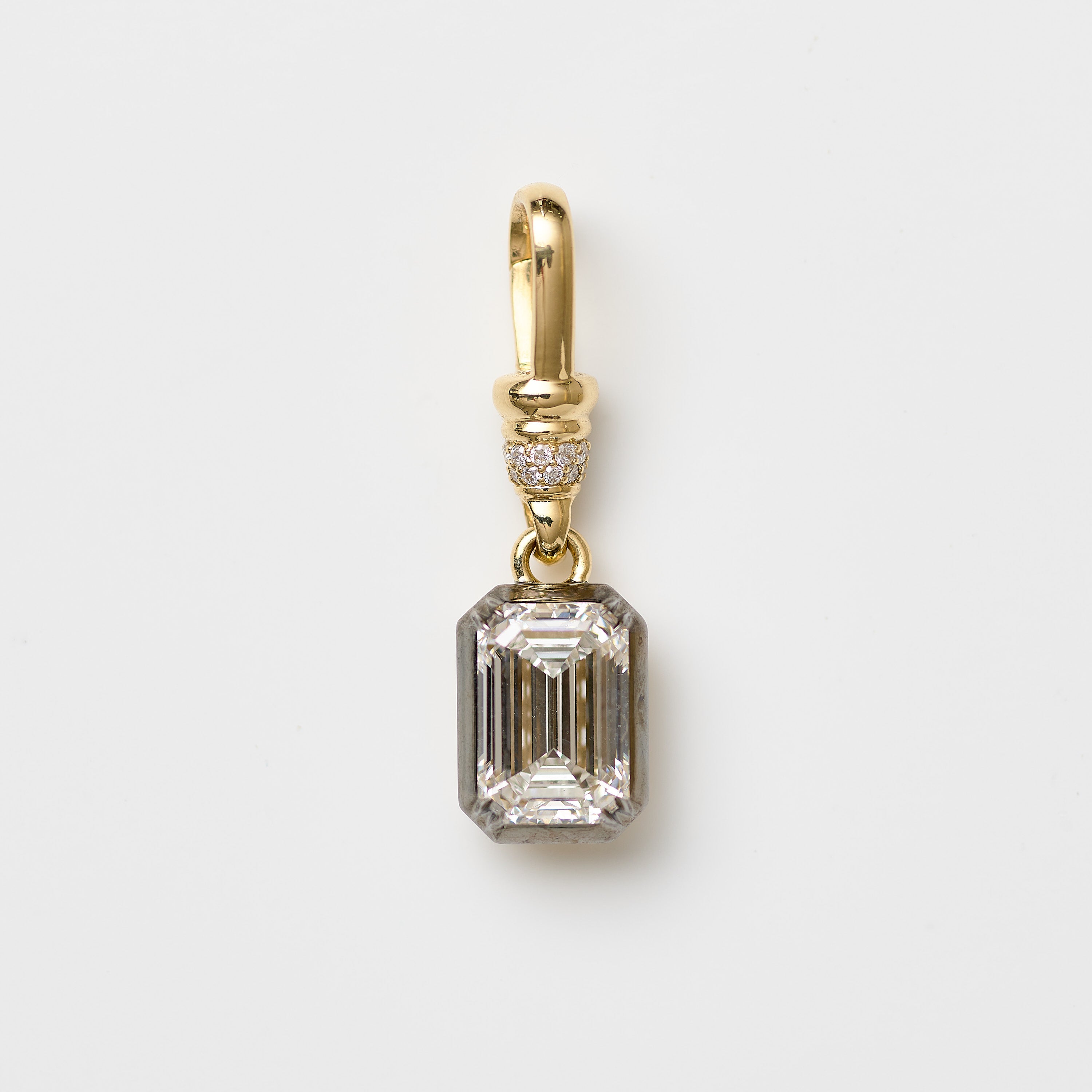 Collet-Set Emerald Lab Diamond Medallion
