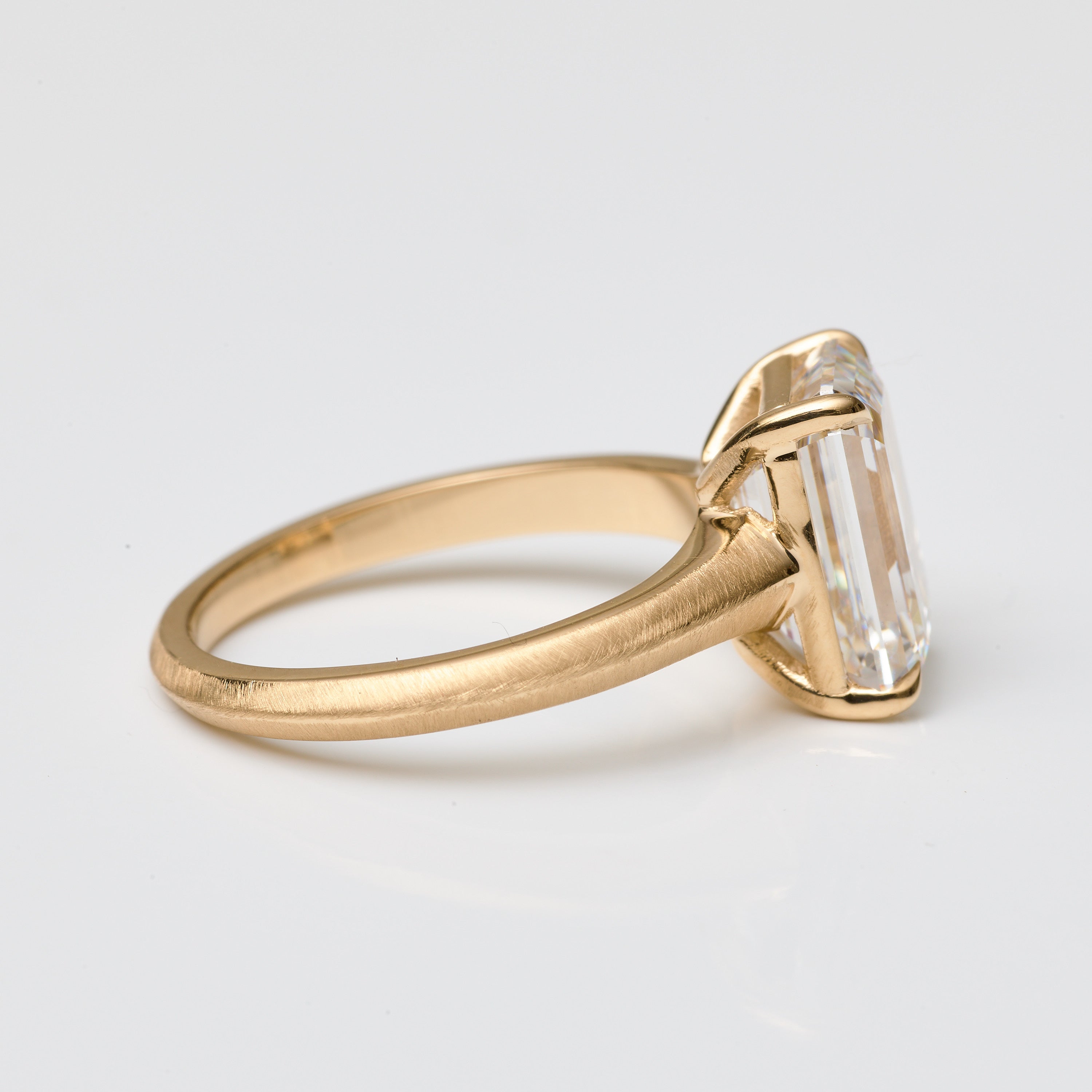Emerald Lab Diamond Knife-Edge Ring