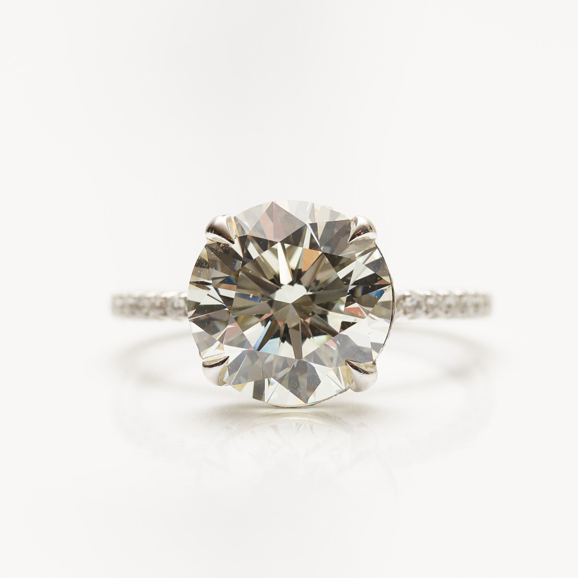 Round Brilliant Diamond Ring